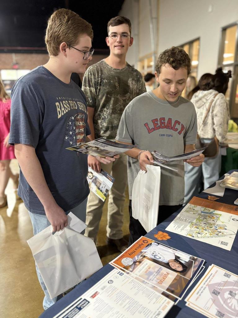 LCSforKids's tweet image. OPPORTUNITIES AWAIT: Juniors and Seniors from across the District had a chance to explore post secondary options today during a College Fair hosted by Athens State University at the Alabama Veterans Museum.
