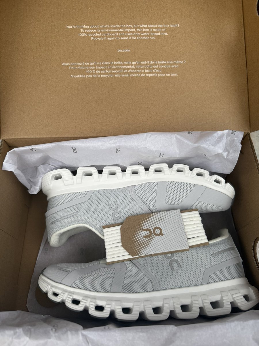 HyunneeB's tweet photo. 👟 ส่งต่อ รองเท้า on cloud 6 รุ่นล่าสุด size 6 us (eu 37) 

💰 4,300 รวมส่ง พร้อมส่ง (ราคาเต็ม 6,200)

ออกช็อปไทย แค่ลองไซส์ยังไม่ทันได้ใส่เดินจริง

ส่งต่อเพราะเจอสีใหม่พอดีเลยยอมปล่อยขาดทุน ถูกกว่าญี่ปุ่น shopee ช่วยมารับน้องไปทีค่า 🥺🫶

#oncloud6 #หิ้วญี่ปุ่น #ส่งต่อรองเท้า https://t.co/gx7Tp0ILxj
