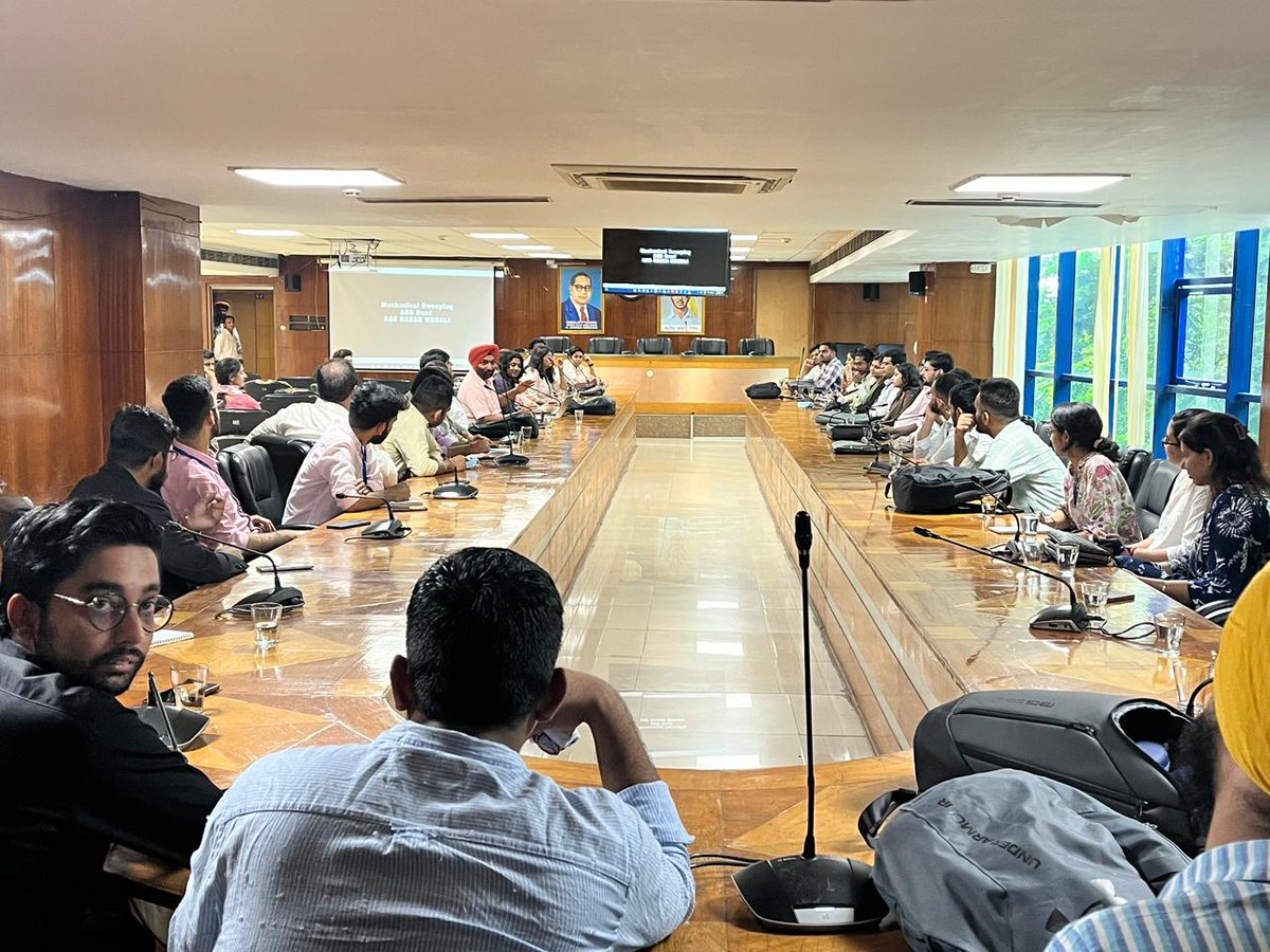 MCMohaliSBM's tweet image. Good Governance Fellows visited the Resource management Center and presented them PPT on solid waste management at Municipal Corporation Office Mohali
#SwachhBharatGov
#MyCleanIndia
#IndiaVsGarbage
#YouthVsGarbage
#Mouha