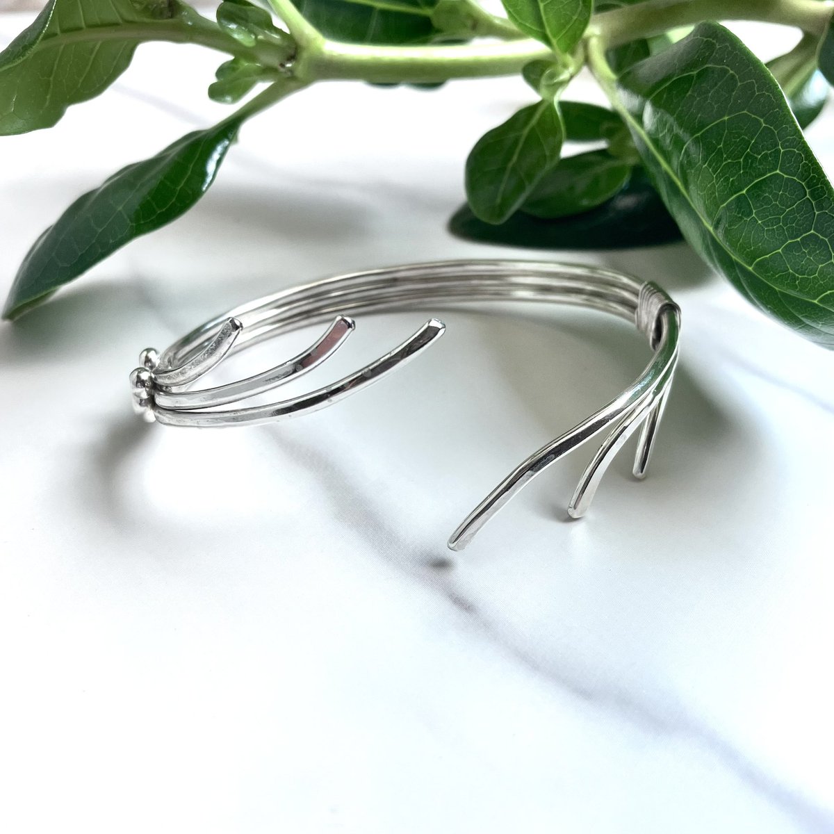 A little something just for fun.  Happy Friday 🙌🏻🙌🏻

#bellarosejewelrydesign #anewfangledbangle