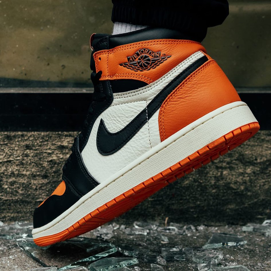 snkr_twitr's tweet photo. Jordan Retro 1 High OG 'Shattered Backboard' drops tomorrow at 7am PT/10am ET

- Direct Links -
Finishline
M https://t.co/juKBzYYVHt
G https://t.co/aL1nV0YECl
P https://t.co/JFiHkMALlm
T https://t.co/vSsXjS9E7e
C https://t.co/x6vK28Dpz6

JDsports
M https://t.co/mgPSbSn6js
G https://t.co/IXOmkSoGP5
P https://t.co/cbIYw0cc4S
T https://t.co/BRFIYt4Ryj
C https://t.co/LmyyU6bWy2

*Links live once queue is up