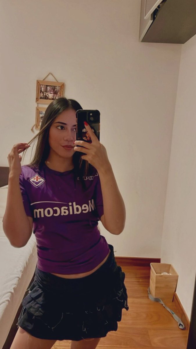 Volvimos al violeta, chiquis💜

Porque había que darle amor a la Fiorentina también✨ y más, después de ayer que volvieron a jugar😮‍💨
.
.
.

(Tranquilos, mi relación tóxica sigue siendo el United 👹)

#ForzaViola
#ACFFiorentina