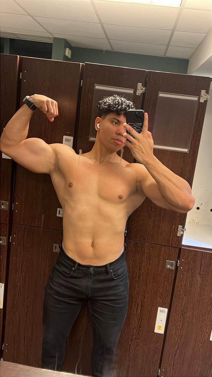 JACOB_XLL's tweet photo. Hey how do you like with or without shirt 👕?😏😏😈

#fitboy  #sexy #fitness #onlyfans https://t.co/6capIV5JoT