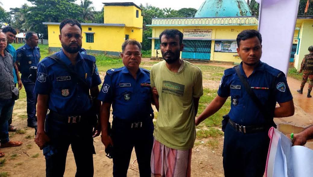 রাঙ্গুনিয়ার শীর্ষ সন্ত্রাসী ইসমাইল বাহিনীর সেকেন্ড ইন কম্যান্ড সফি অস্ত্রসহ গ্রেফতার