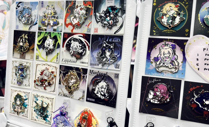 I'm at Fan Expo Toronto's artists alley at {W23}! It's my first time in Toronto woo!!!! We have the bunny book and some card packs available too!