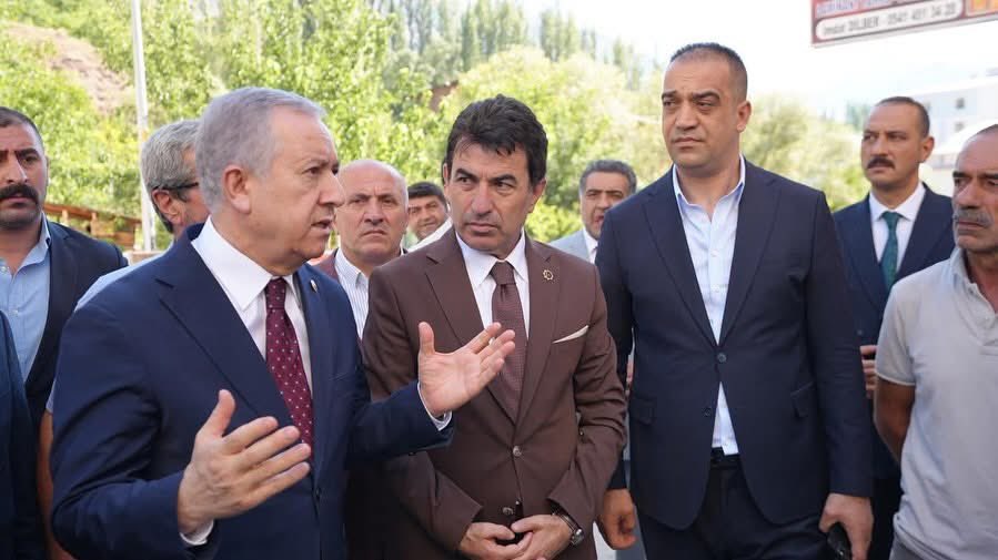 📍 İspir

İspir'de yaşanan heyelan sonrası Milliyetçi Hareket Partimizin Yerel Yönetimlerden Sorumlu Genel Başkan Yardımcısı Sayın Sadir DURMAZ ile birlikte bölgedeydik. 

İspir Belediye Başkanımız Sayın Ahmet COŞKUN'a ve İspir halkına geçmiş olsun dileklerimizi iletiyoruz.