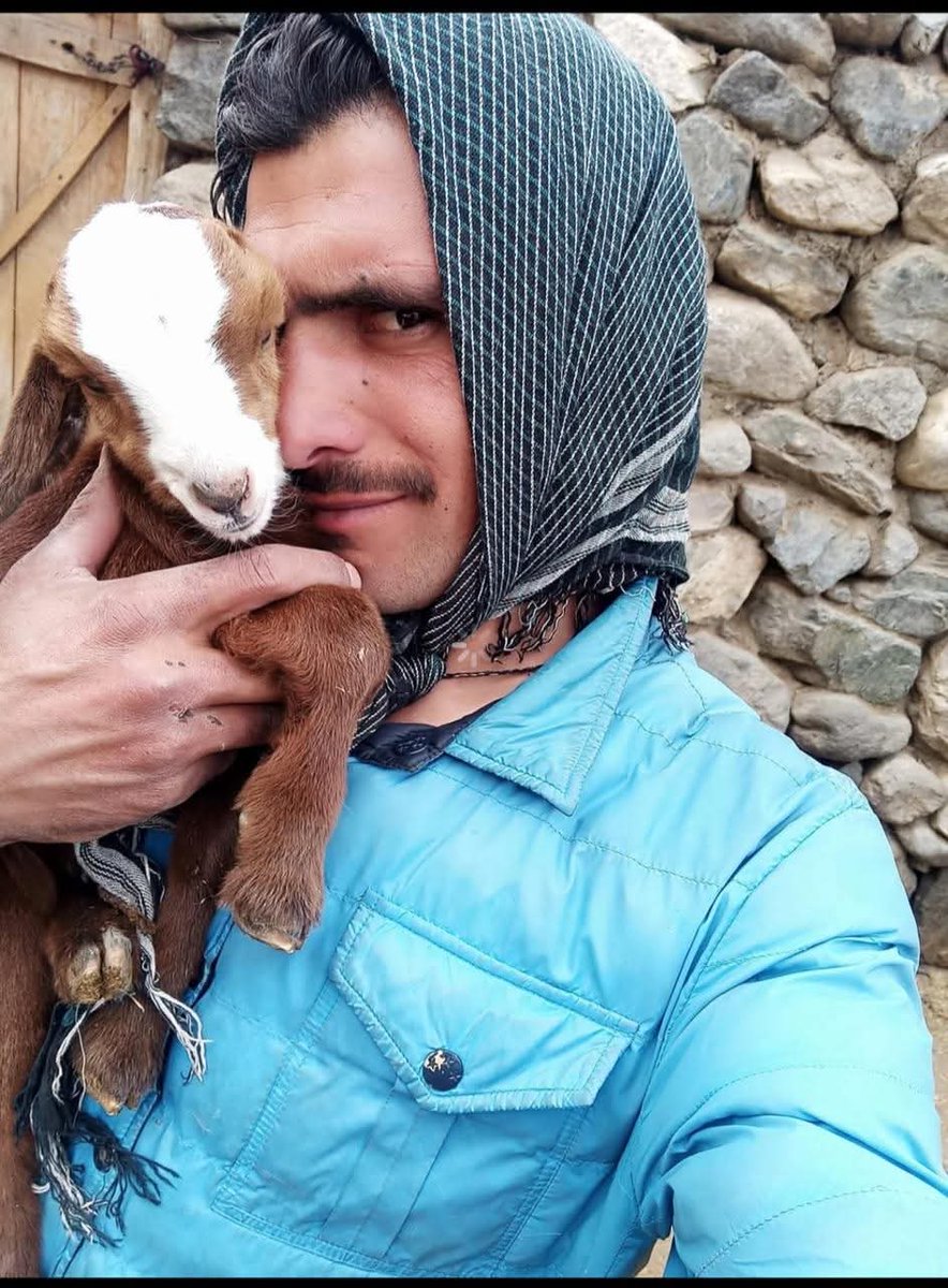 MAKhan_32's tweet photo. Police department has given a tribute to #WasiyatKhan, a local shepherd who gave information about the flood in Ghizer Valley from the pasture to the villagers downstream. The people evacuated the village before the flood reached the village.
#GhizerFlood #GilgitBaltistan https://t.co/tOnkRAnQWc