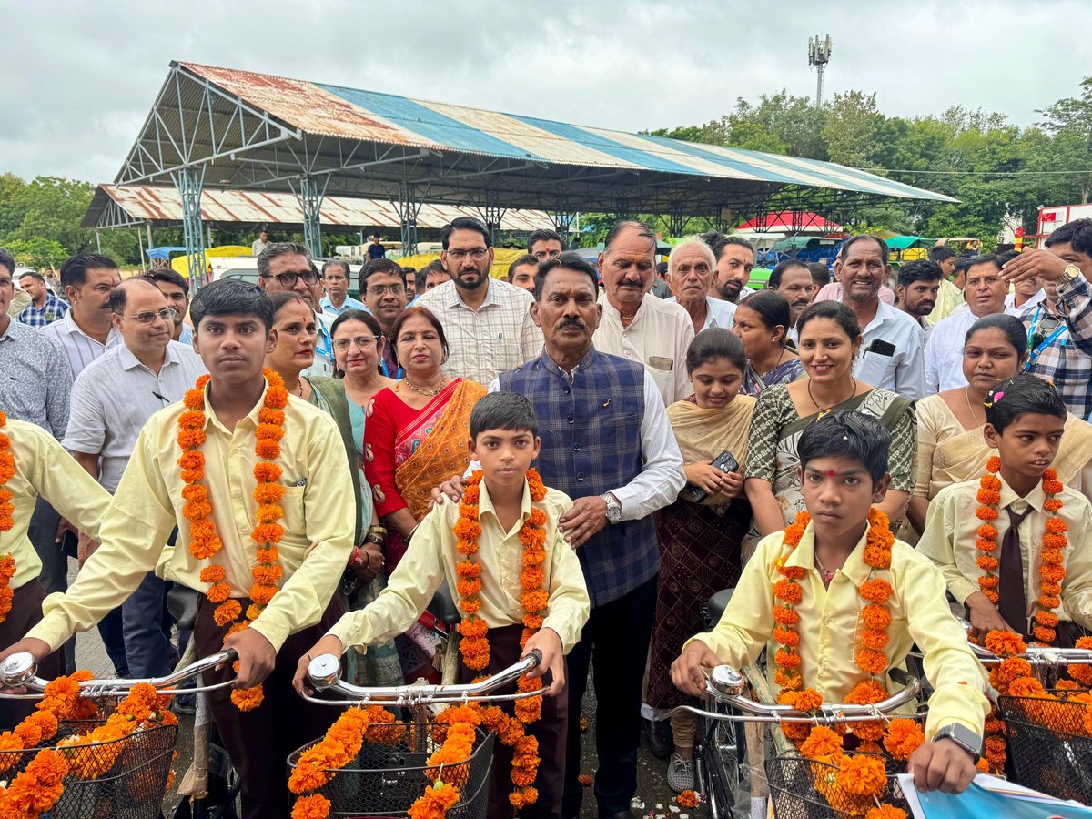 PRO JS Indore (@projsindore) on Twitter photo साइकिल से मिलेगी रफ्तार-समय की होगी बचत, बच्चे बनेंगे होनहार: मंत्री श्री तुलसीराम सिलावट।
Read more: facebook.com/share/p/1WNVU4…
#JansamparkMP
#indore
#इंदौर
#school
#education
<a href="/schooledump/">School Education Department, MP</a>
<a href="/tulsi_silawat/">Tulsi Ram Silawat</a> साइकिल से मिलेगी रफ्तार-समय की होगी बचत, बच्चे बनेंगे होनहार: मंत्री श्री तुलसीराम सिलावट।
Read more: facebook.com/share/p/1WNVU4…
#JansamparkMP
#indore
#इंदौर
#school
#education
<a href="/schooledump/">School Education Department, MP</a>
<a href="/tulsi_silawat/">Tulsi Ram Silawat</a>