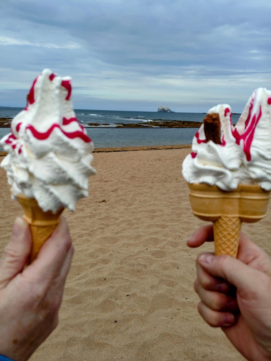 Just getting warmed up in the car and listening to <a href="/GrantStottOnAir/">Grant Stott 🎙</a> after having purchased the world’s most expensive 99 in North Berwick #HappyHolidays