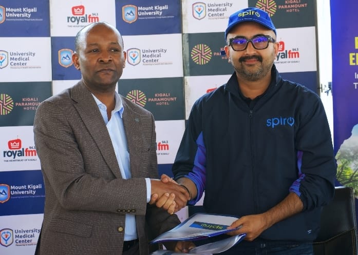 Iki ni cyo bita gukataza sha! 

#Spiro yasinyanye na Mount Kigali University (MKU) amasezerano y'ubufatanye,

🔹️Iyi ni indi ntambwe mu kwimakaza transport itanduza ikirere n'ihangabishya (innovation) mu Rwanda. 

🔸️Ku bw'aya masezerano, impande zombi zizafatanya mu guteza