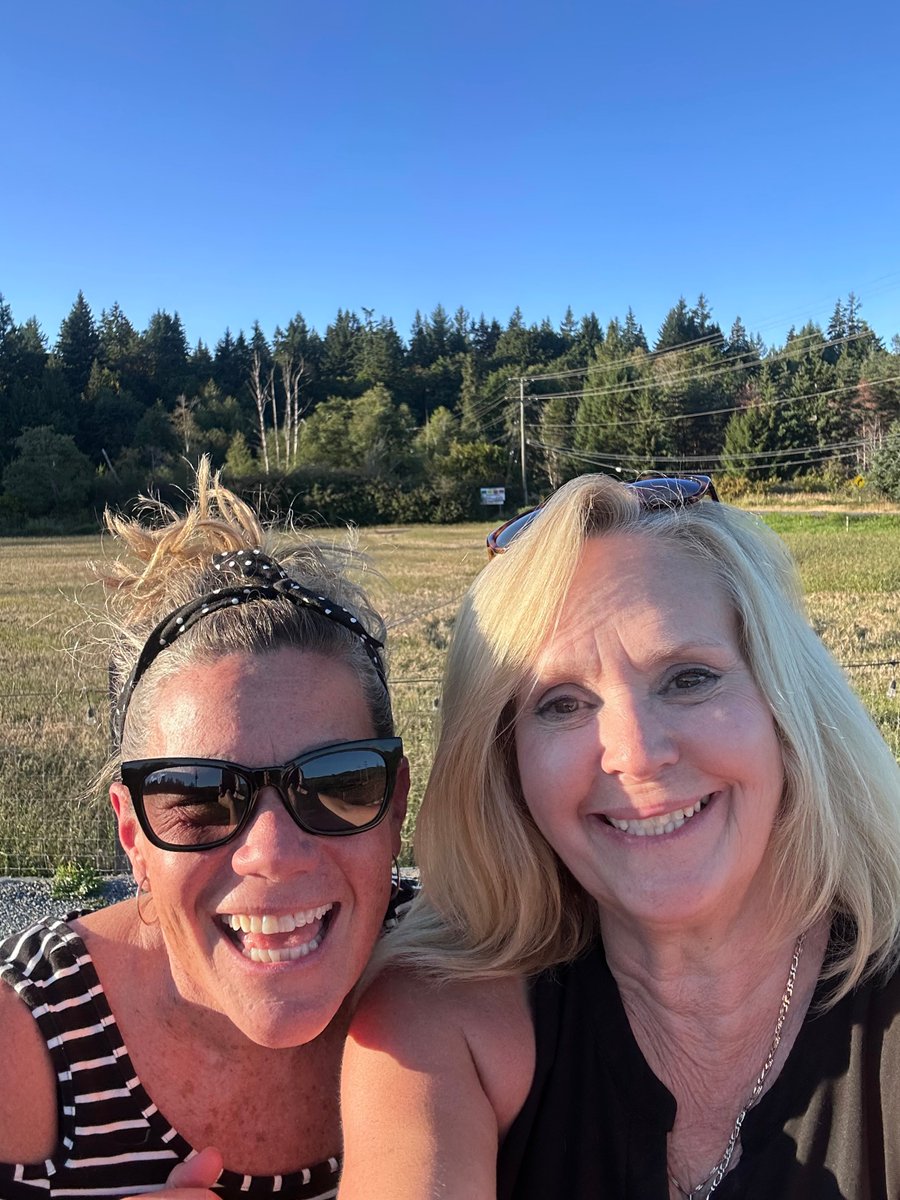 maryanne_pope's tweet photo. “I think laughter is a sacred act.” – Tom Shadyac
Good to share some laughs, Sarah🤣
#laugh #laughter #laugheveryday #qotd #friends #summertimedowntime #workfriends https://t.co/VDIcJ5O9gF
