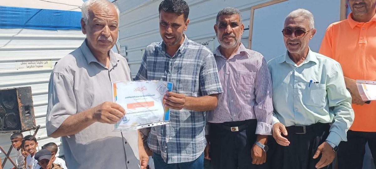 خلال مشاركتي أمس الخميس في حفل تكريم الطلبة والمدرسين  بعد عام من الدراسة تحت ظروف معيشية وأمنية صعبة..
وخلال كلمةٍ ألقيتها على الحضور، قدمتُ رسالة شكر وتقدير لطواقم التدريس ولأهالي الطلبة على جهودهم في تعزيز صمود التلامذة ودعمهم في مواصلة مسيرة العلم والتعلم