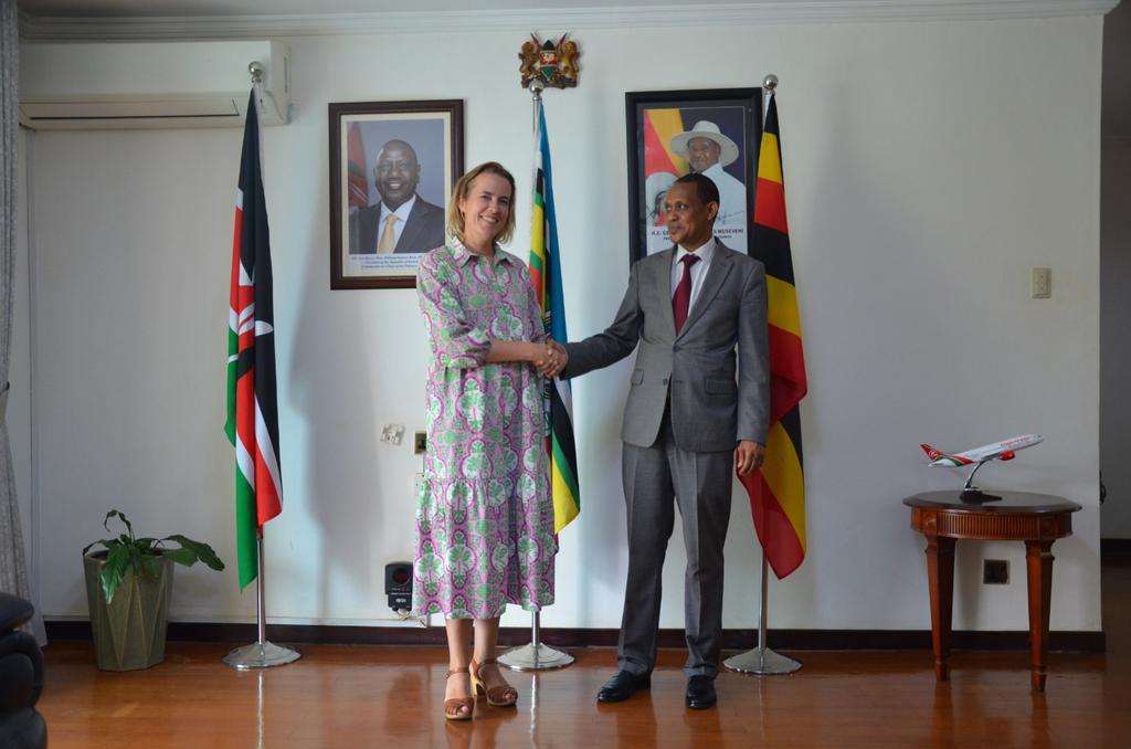 SuleimanRoba's tweet image. It was great pleasure to welcome Ms. Lotta Segerstrom Tejpar, Head of Political, Economic and Commercial Affairs, Embassy of Sweden in Kampala for a courtesy call at Kenya High Commission in Kampala. 

I wish to commend the long-standing and robust bilateral relations between our…
