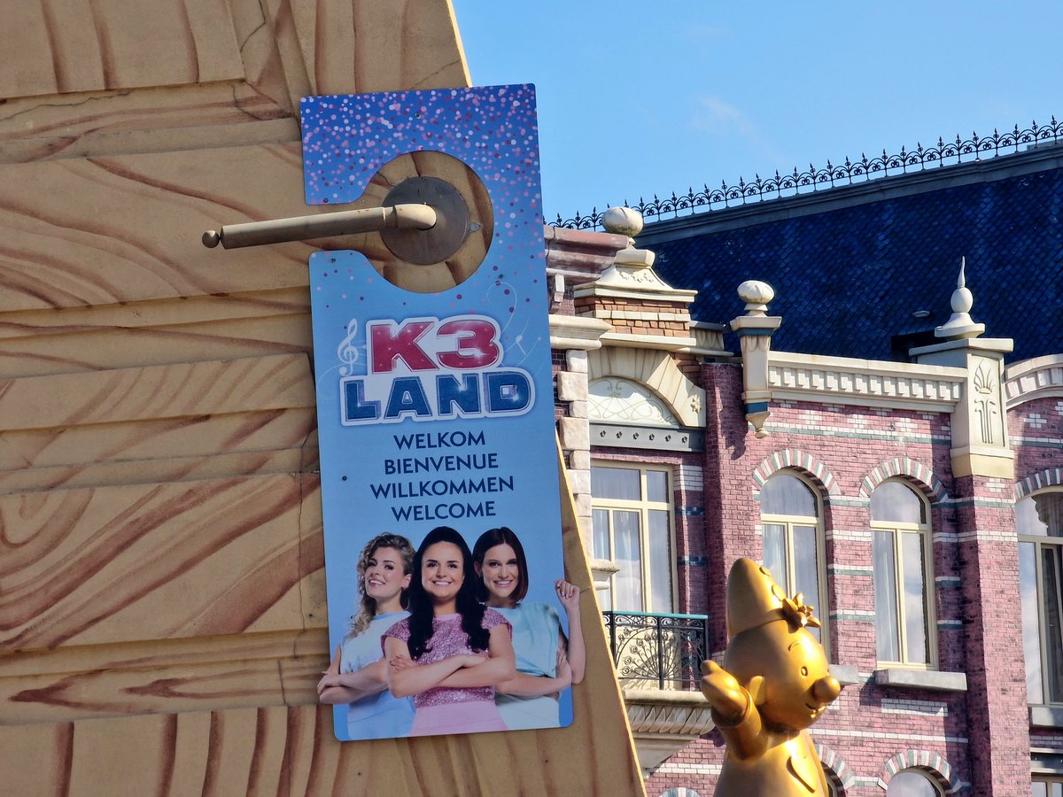 plopsadventures's tweet photo. Plopsaland maakt zich helemaal klaar voor K3-land, met vlaggen, banners en meer. Het event gaat maandag van start! https://t.co/oTzjTdiiKn