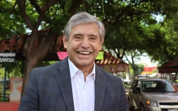 DigitaMorelos's tweet photo. #Cuernavaca, capital de la inseguridad y la violencia
La noche del jueves, dos sujetos armados asaltaron una sucursal de Farmacias #Guadalajara en Plaza Gobernadores, colonia Lomas de la Selva, Cuernavaca.
Amenazaron al personal y se llevaron aproximado 20 mil pesos en efectivo. https://t.co/Er98FuijCv