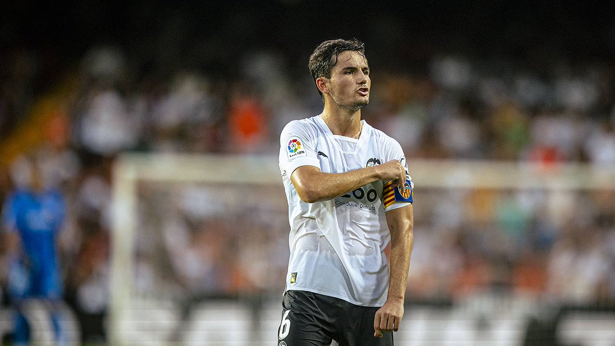 tonihern's tweet photo. Se va Hugo Guillamón del Valencia. Cuarto canterano este verano, aunque unos han hecho más ruido que otros.
Lo que tenemos en Paterna no lo sabemos, pero es mucho más que oro.
Ojalá le vaya a bien. Buen profesional, buena gente, buen valencianista. Y sí, también buen futbolista. https://t.co/P2KTw6Z5XO