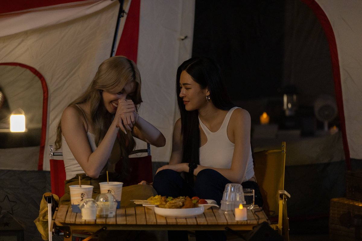 สร้อยนี้จะสว่างในที่มืด ไอร่าไม่ต้องกลัวความมืดแล้วนะ
เพราะมีตะวันคอยอยู่ข้าง ๆ 

LINGORM ONLY YOU EP6
#เพียงเธอEP6