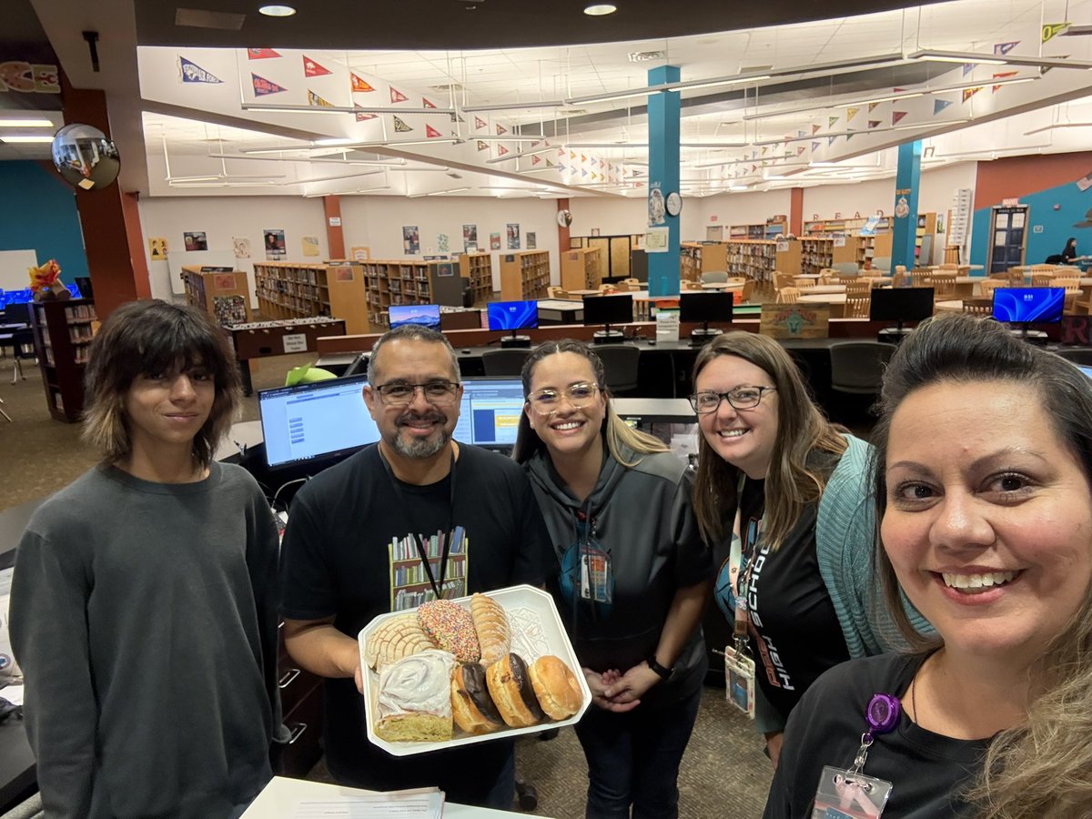 PHHSLibrary's tweet image. Enjoying a sweet treat since the amazing team in the PHHS library greeted and distributed over 700 laptops to 9th graders this week! This is Sparta! @PHills_HS