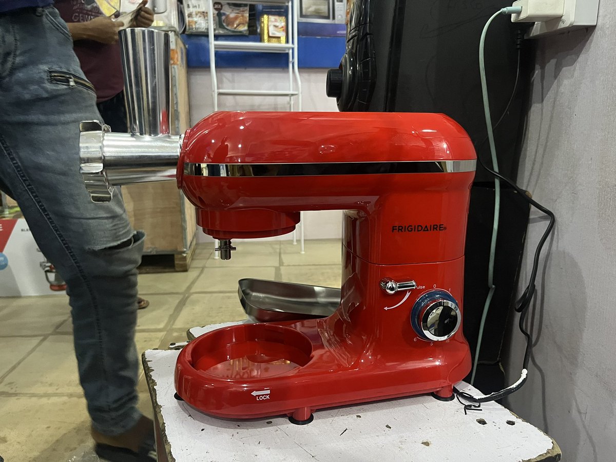 Chiscoplaza's tweet photo. This Frigidaire kitchen companion is all you need for easy, better cooking experience always.
Featuring:
- mixer, blender, grinder, all in one.
Send a dj to shop now !!!
.
.
.
Geh Geh | #TCINgeria | #StreamKAVA | #OnlyOneNight | #LASERP | Big Kala https://t.co/p7WfLN46aL