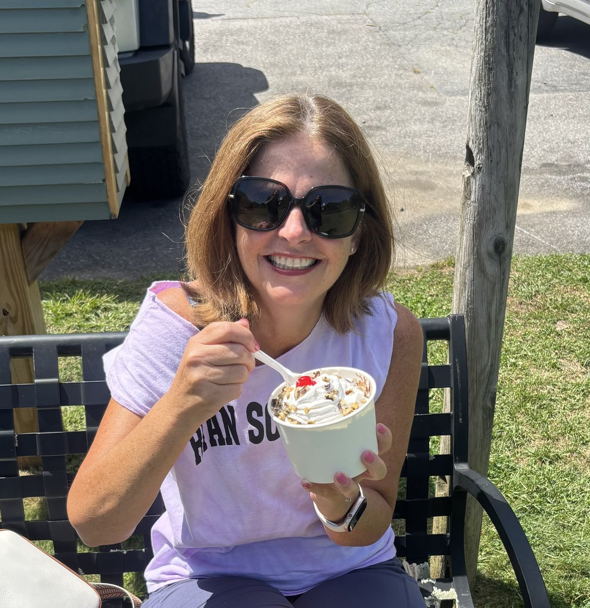kathyjay97's tweet photo. @TMHSField The Henrys did our job and enjoyed ice-cream for lunch today! Good Luck this season! 🏑🍀 https://t.co/ace9lrkxLi