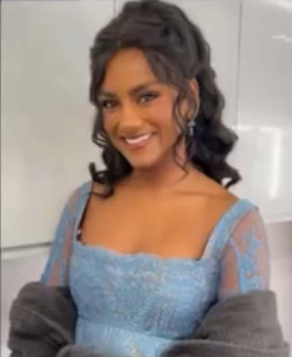 NEW/OLD bts photos of Simone Ashley from #Bridgerton Season 3

📸 Farida Ghwedar