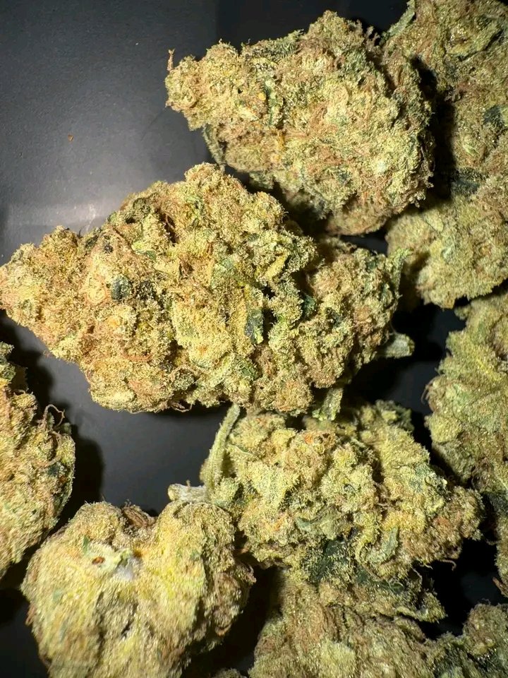 Some stinky Pineapple 🍍 Punch 🥊 
💚💚💚💯🐾🐾