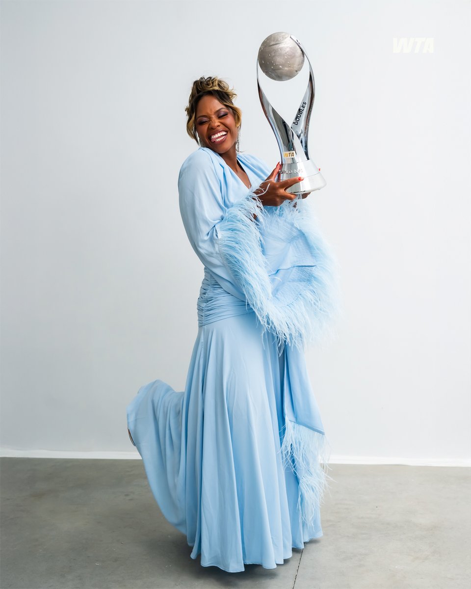 Taylor Townsend with her world No.1 doubles trophy! 👑