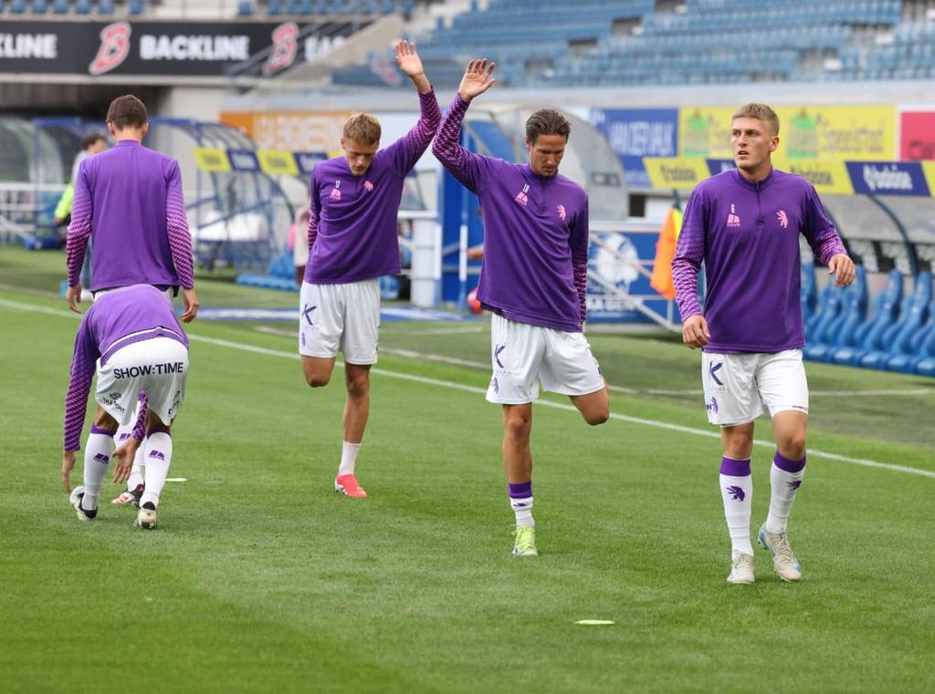 Tim_VE_'s tweet photo. Awaydays #GNTBEE #Beerschot https://t.co/QaFmu7vhLN
