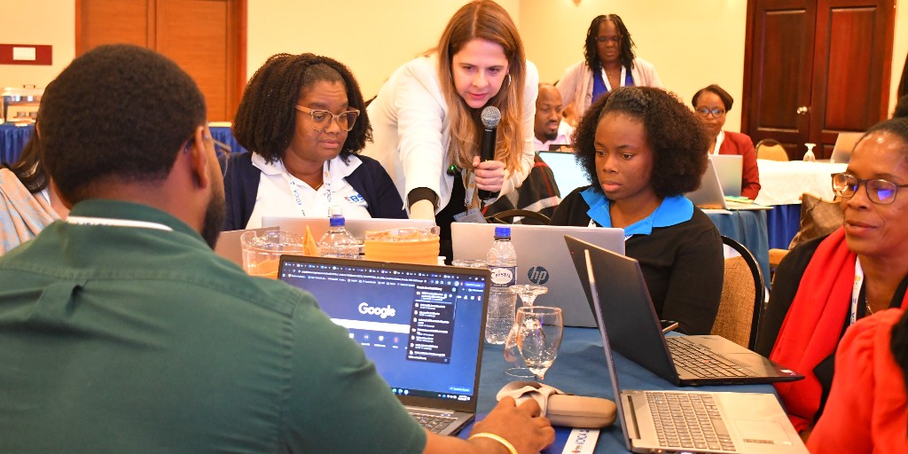 UNFPACaribbean's tweet image. Did you know #migration is a major force shaping the Caribbean’s population?

Day 2 focused on life tables &amp;amp; migration estimates — key tools for stronger demographic analysis.

#PopulationData #Caribbean

@eclac_un @unitednationsbz