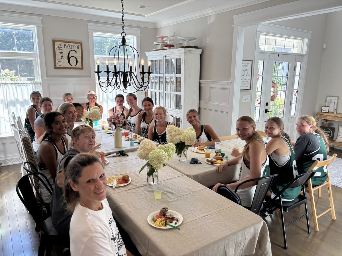 SHENFH's tweet photo. A great way to (almost) wrap up our week with a team breakfast! 🍳🥓🍓A great 5 days so far with a group that’s eager to grow and develop. Looking forward to getting started for the 2025 season. https://t.co/fM7UKbtlZG