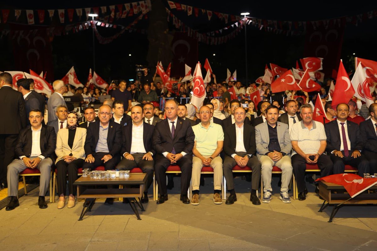 MustafaKavus's tweet photo. Milliyetçi Hareket Partisi Konya İl Başkanlığımızın organizasyonunda düzenlenen ve sevilen sanatçılarımız Mustafa Yıldızdoğan ile Nazlı Öksüz’ün sahne aldığı halk konserinde hemşehrilerimizin coşkusuna ortak olduk.

Birlik ve beraberlik ruhunun bir örneğini daha Kılıçarslan Şehir Meydanı’nda hep birlikte yaşadık.

Böylesine anlamlı bir programda bizleri buluşturan MHP İl Başkanımız @RemziKaraarsl14 ve ekibine teşekkür ediyoruz.