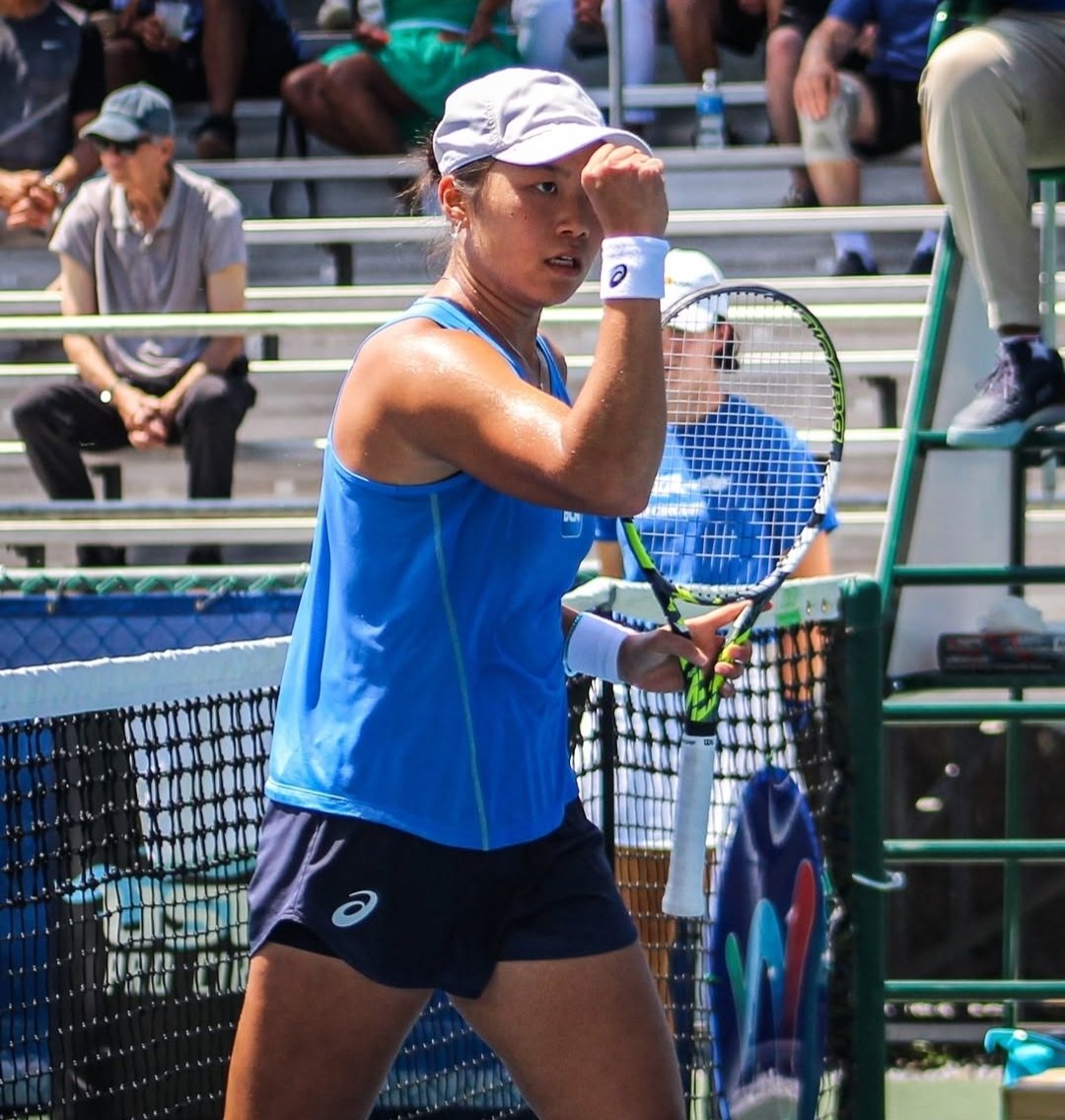 Janice Tjen, pogromczyni Mai Chwalińskiej, zagra w turnieju głównym po pokonaniu Aoi Ito 6:1, 6:2.

Została pierwszą reprezentantką Indonezji od US Open 2004 i występu Angelique Widjaji 🇮🇩

📷 Hempfield recCenter