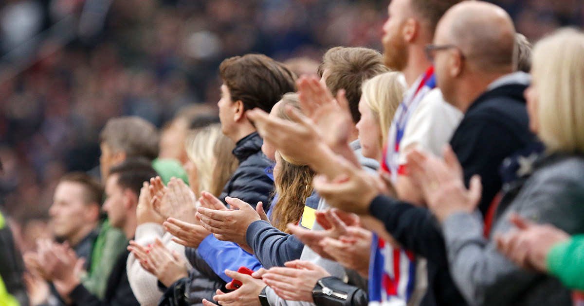 Nieuws: Minuut applaus tijdens Heracles-thuis voor omgebrachte Lisa ajax.li/3UHr3Cc #ajax #ajaher