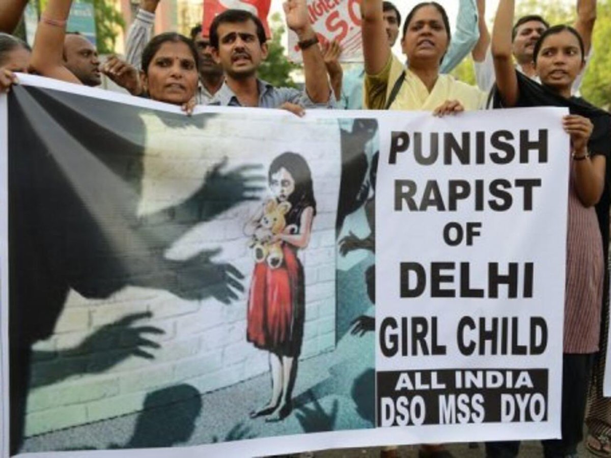 デリーでの少女レイプに抗議する人達。
一難去ってまた一難。
クルド去ってインドかよ。
こんな国から5万人も労働者入れるって日本政府何考えてんの？
#移民政策断固反対