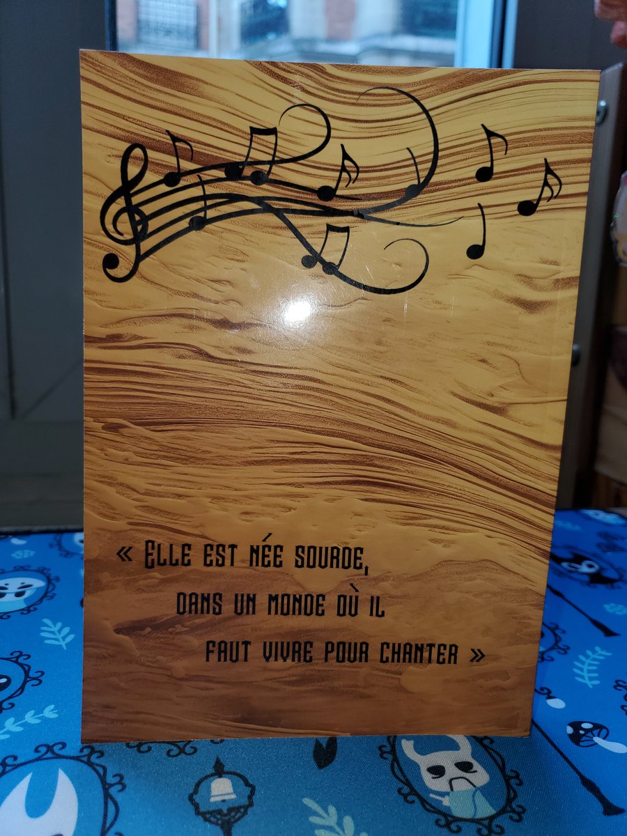 J'ai désac le compte, un certain corbeau sur mon épaule m'a assuré qu'il fallait pas que je divise mon marketing... Je réitère donc ! 

J'ai imprimé un premier jet test pour mon futur livre. Une fois les illustrations dans la poche... Les tweet vont commencer à s'intensifier 👀