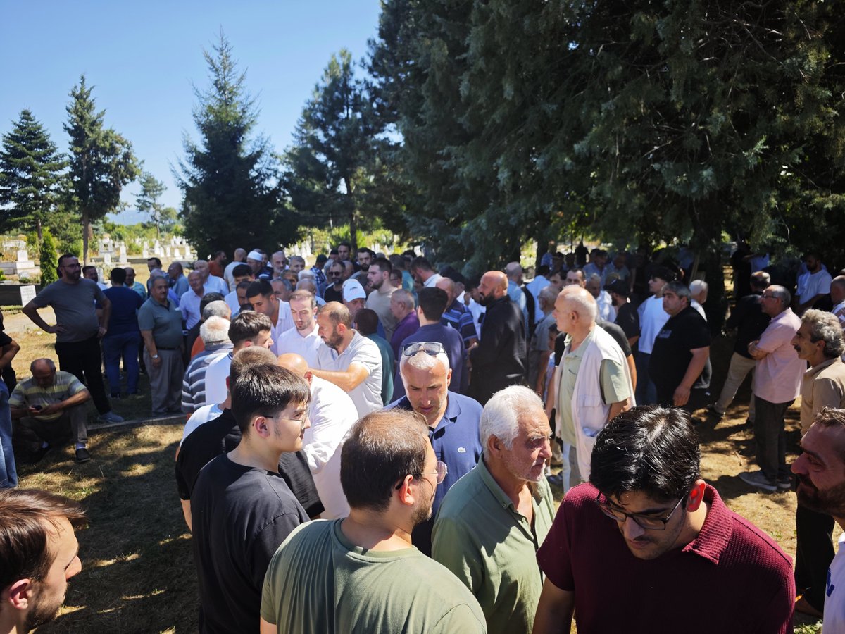 Önceki dönem AK Parti Merkez İlçe Yönetim Kurulu Üyemiz Ahmet Lurçi’nin muhterem babası, kıymetli büyüğümüz Osman Lurçi amcamızı dualarla ebediyete uğurladık.

Merhuma Yüce Allah’tan rahmet, başta değerli ailesi olmak üzere tüm yakınlarına ve sevenlerine sabır ve başsağlığı