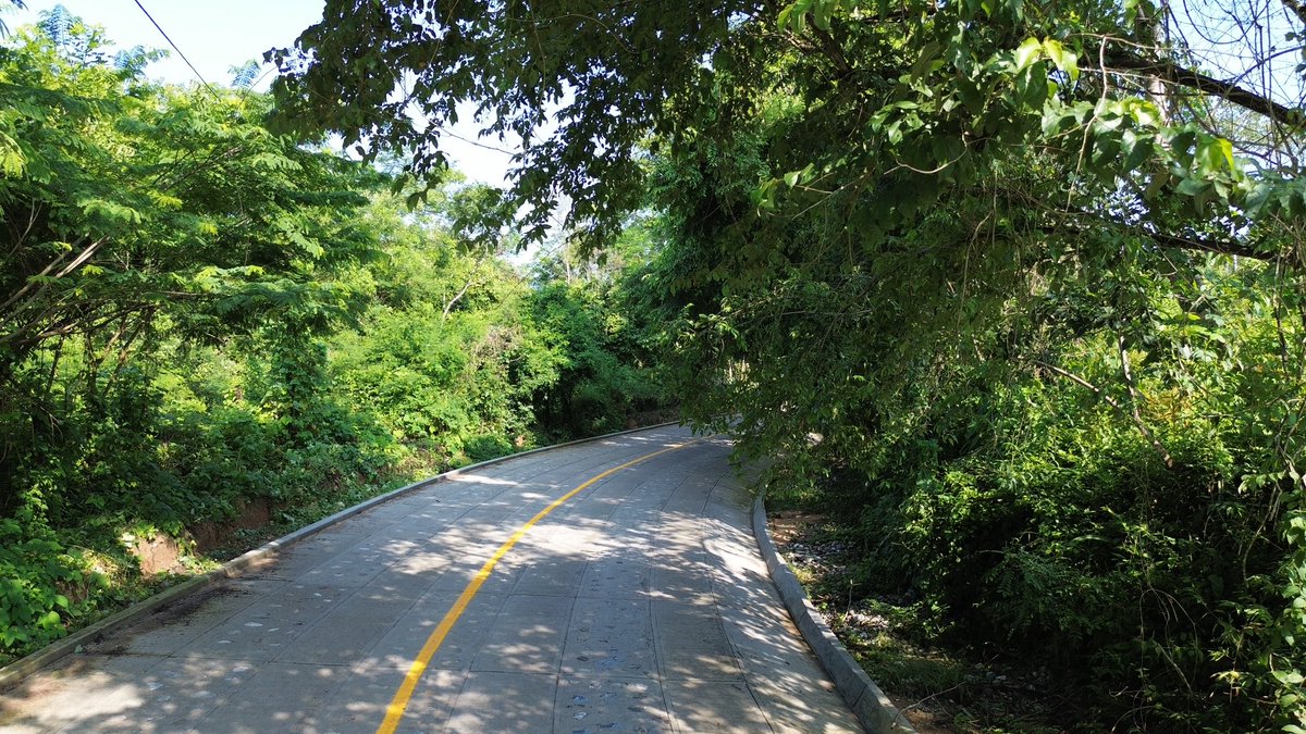 salomonj's tweet photo. CON LAS OBRAS DE LA PRIMAVERA, CONECTAMOS A LAS COMUNIDADES DE SANTA MARÍA HUATULCO

Junto a la Presidenta Honoraria del @DIF_Oaxaca, @Irma_BolanosOax, inauguramos la carretera con concreto hidráulico Huatulco-Cuajinicuil-Pueblo Viejo, que conectará a Hacienda Vieja, Todos Santos y otras comunidades con Santa María Huatulco. Estamos haciendo lo que nunca se hizo, entregando obras que son compromisos de nuestro gobierno, llevando bienestar y prosperidad a los pueblos.

¡Con las #ObrasDeLaPrimavera, se construyen caminos que transforman Oaxaca! Agradezco el acompañamiento del Senador @Nino_Morales1 y el titular de @CABIEN_Oax, Moisés Salazar Martínez.