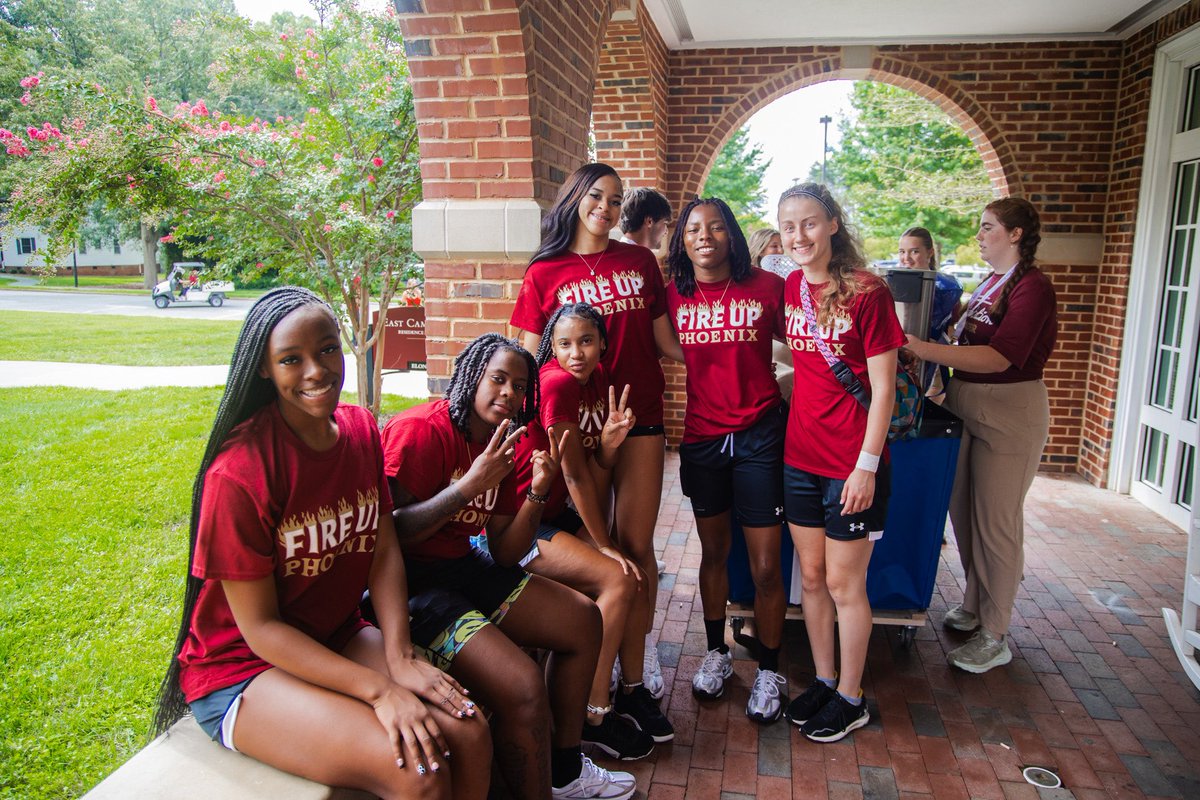 ElonWBasketball's tweet image. Had a great time helping with move-in this morning! Welcome to Elon, Class of 2029! 🤩🔥
 
#TogetherWeRise #Higher #PhoenixRising