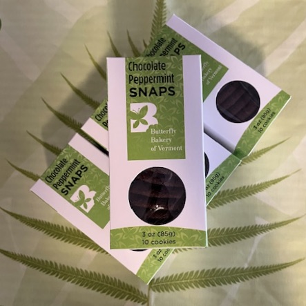 NEW! Chocolate Peppermint Snaps. Sweetened with maple syrup, this crispy twist on a classic cookie combines peppermint with rich chocolate. Vegan friendly, made with clean, whole ingredients. Absolutely delicious. Great for dunking! 
maplerunemporiums.com/products/choco…