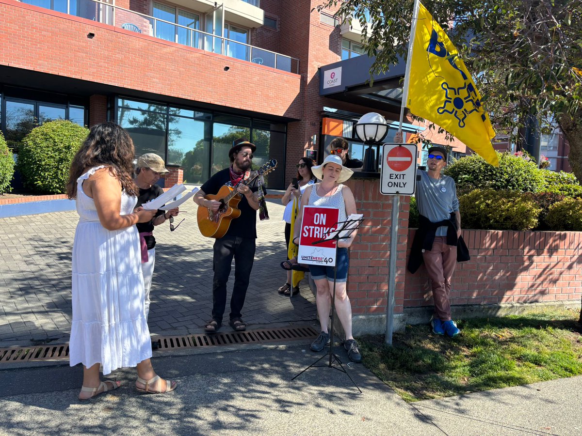 UniteHere40's tweet photo. Day 3 from the PICKET LINE!

Coast Victoria Hotel workers are standing strong on the picket line for the 3rd day.

Thank you, @bcgeu, for your support and solidarity!

Join the picket line and show your support

Learn more: https://t.co/8PIBuJTrFD

#FairContractNow #bcpoli #bclab https://t.co/Z7d69uBzC9