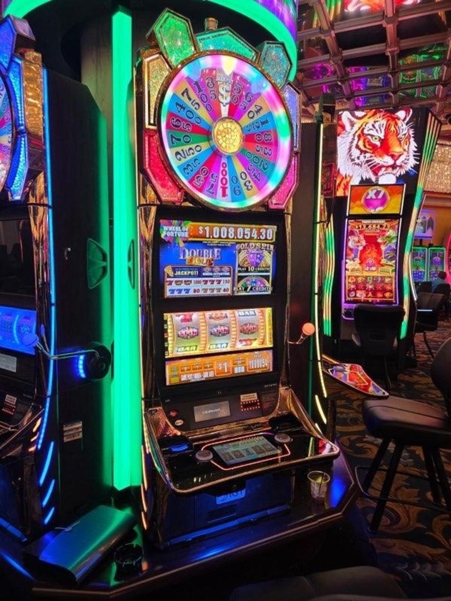 Vital Vegas (@vitalvegas) on Twitter photo Evelyn R., a visitor from Stockton, California, hit a $1,008,054 jackpot on a Wheel of Fortune $1 slot machine <a href="/WestgateVegas/">Westgate Las Vegas</a>. The dream lives. Evelyn R., a visitor from Stockton, California, hit a $1,008,054 jackpot on a Wheel of Fortune $1 slot machine <a href="/WestgateVegas/">Westgate Las Vegas</a>. The dream lives.