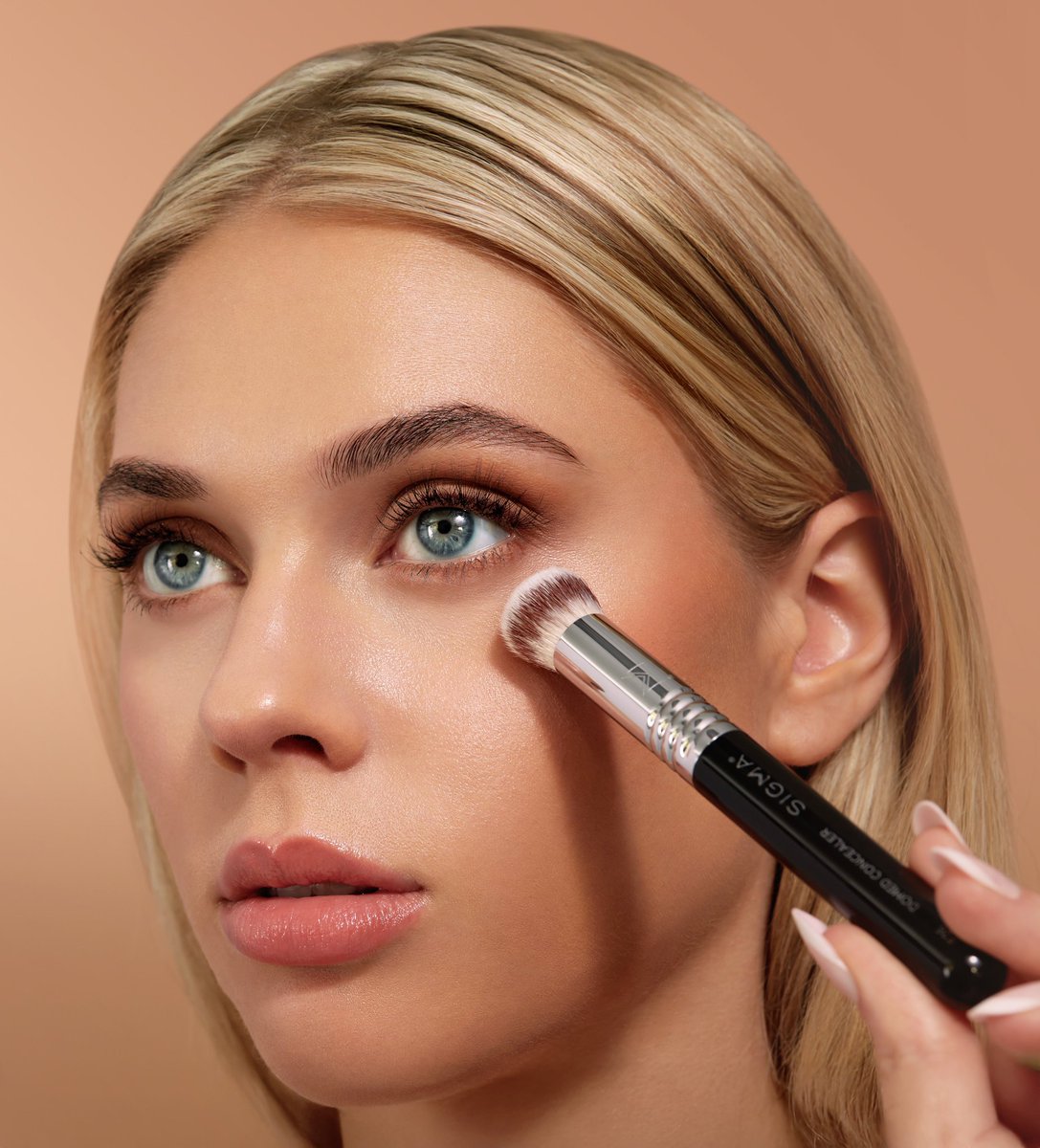 Mysticbrushes__'s tweet image. One brush, endless uses. 💕
Meet the F26—your go-to for concealer, corrector and contour.
✨ Shop now: bit.ly/3HUU9L1

#SigmaBeauty #SigmaBrushes