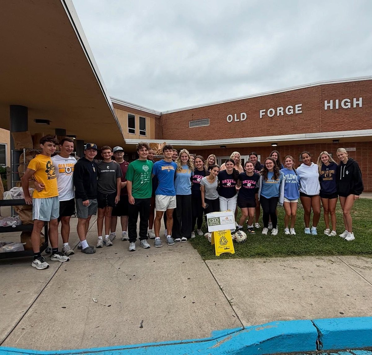 RepHaddock's tweet image. I want to give a special shoutout to the incredible student athletes from Old Forge who went above and beyond by volunteering their time at the CEO Weinberg Food Bank!
