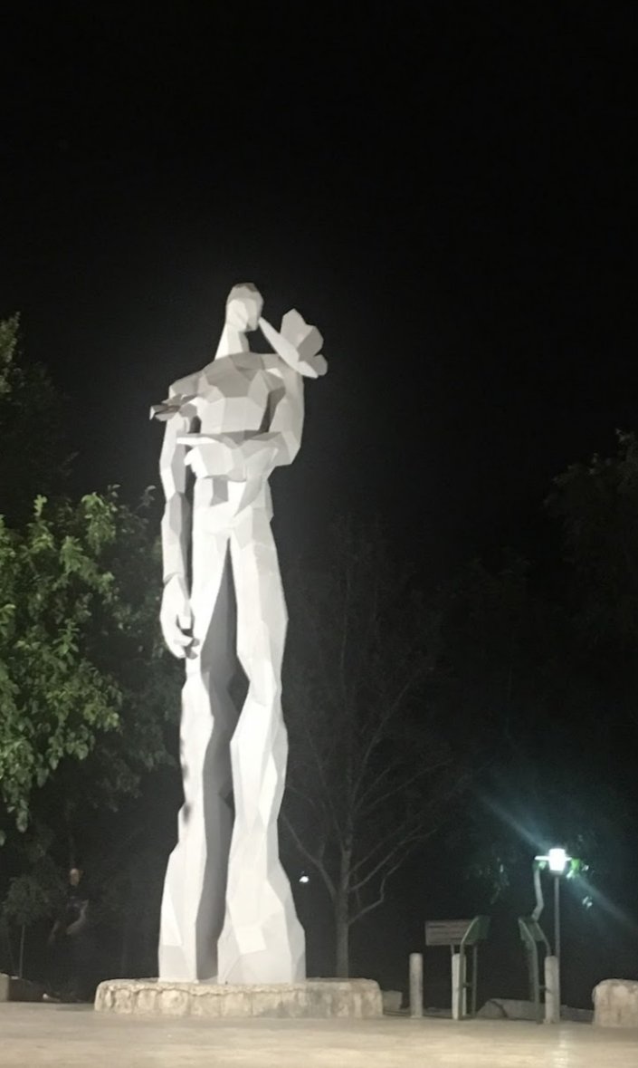 İnsan yaptığı yanlışlara değil, yanlış insanlara yaptığı doğrulara üzülüyor.