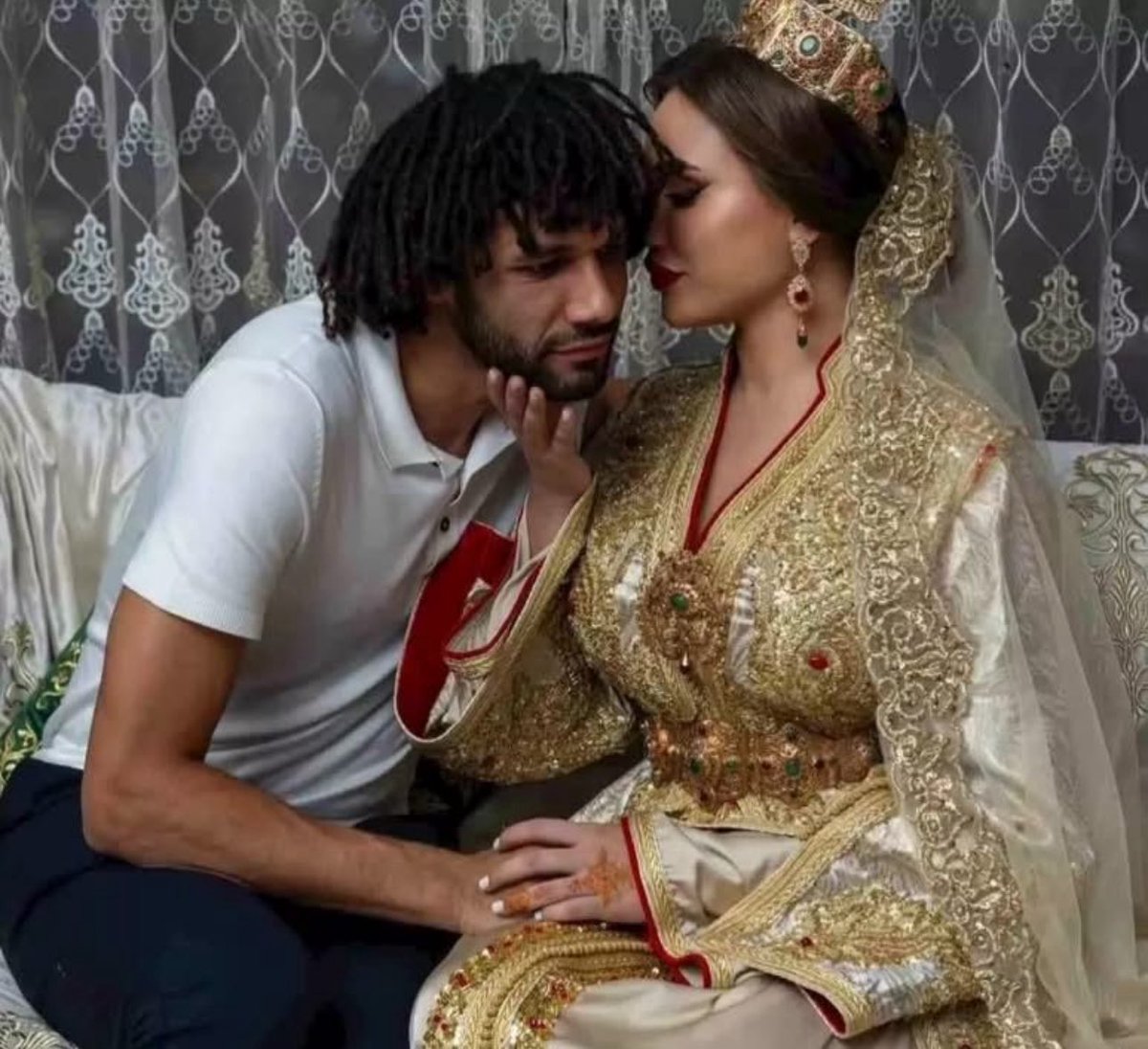 الننى اتجوز مغربية على مراته..الننى تبع قطيع بوفشيخة فمبيتكلموش عليه ..لو صلاح كان زمانهم قطعو شراينهم اما القطيع غفر لهم ما تقدم وما تأخر