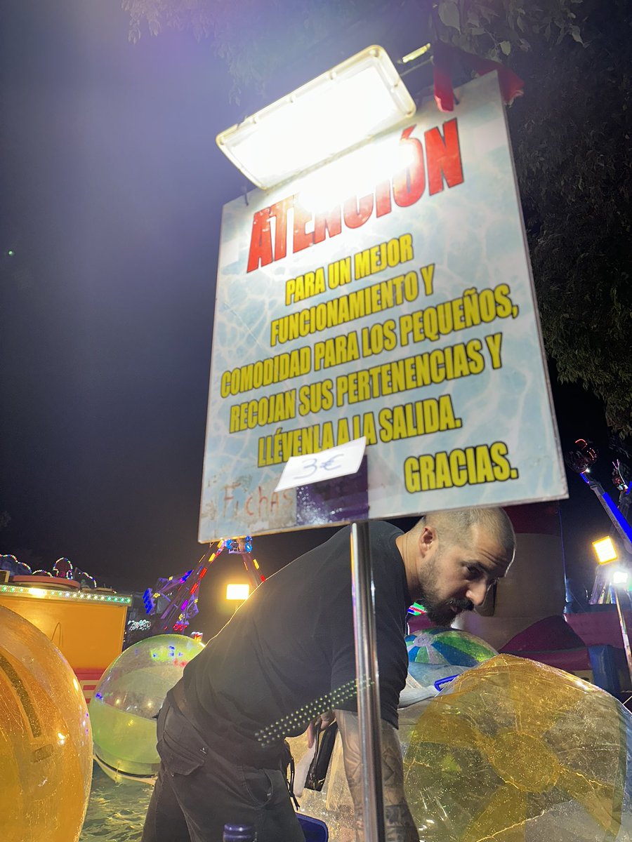 julgoncal's tweet photo. @AYTO_CIUDADREAL @PLCiudadReal092 @Vox_CiudadReal @PPCiudadReal1 lo del día del niño en la feria es de traca todo al 50% es falso, ¿por qué no tomáis nunca medidas? https://t.co/m99e7PBy5W