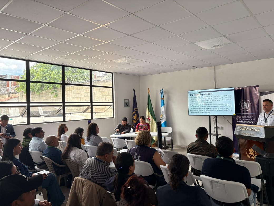 PDHgt's tweet photo. 📍#Huehuetenango
Con el objetivo de coordinar acciones que fortalezcan la seguridad alimentaria y nutricional en el ámbito lingüístico, cultural y social, participan en la reunión de la #Codesan del municipio de Malacatancito, donde se busca identificar a niñas y niños con desnutrición en comunidades de esa población.