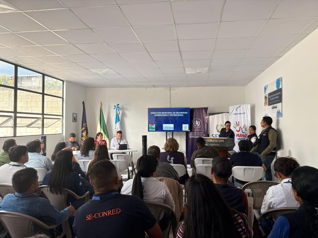 PDHgt's tweet photo. 📍#Huehuetenango
Con el objetivo de coordinar acciones que fortalezcan la seguridad alimentaria y nutricional en el ámbito lingüístico, cultural y social, participan en la reunión de la #Codesan del municipio de Malacatancito, donde se busca identificar a niñas y niños con desnutrición en comunidades de esa población.