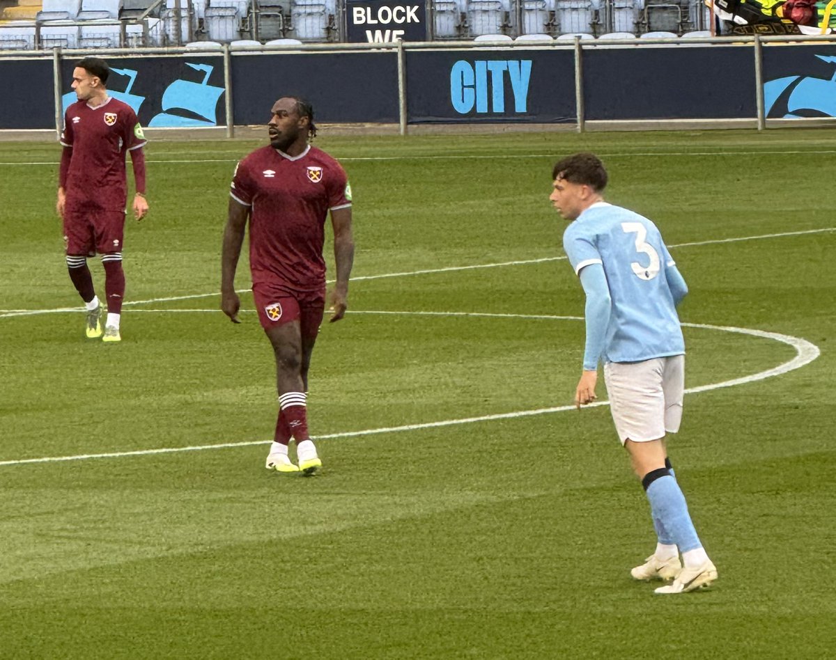 Surprised to see <a href="/Michailantonio/">Michail Antonio</a> getting a run out for <a href="/WestHam/">West Ham United</a> tonight in their EDS match away at <a href="/ManCity/">Manchester City</a> Joie Stadium tonight. Credit to him and good luck.