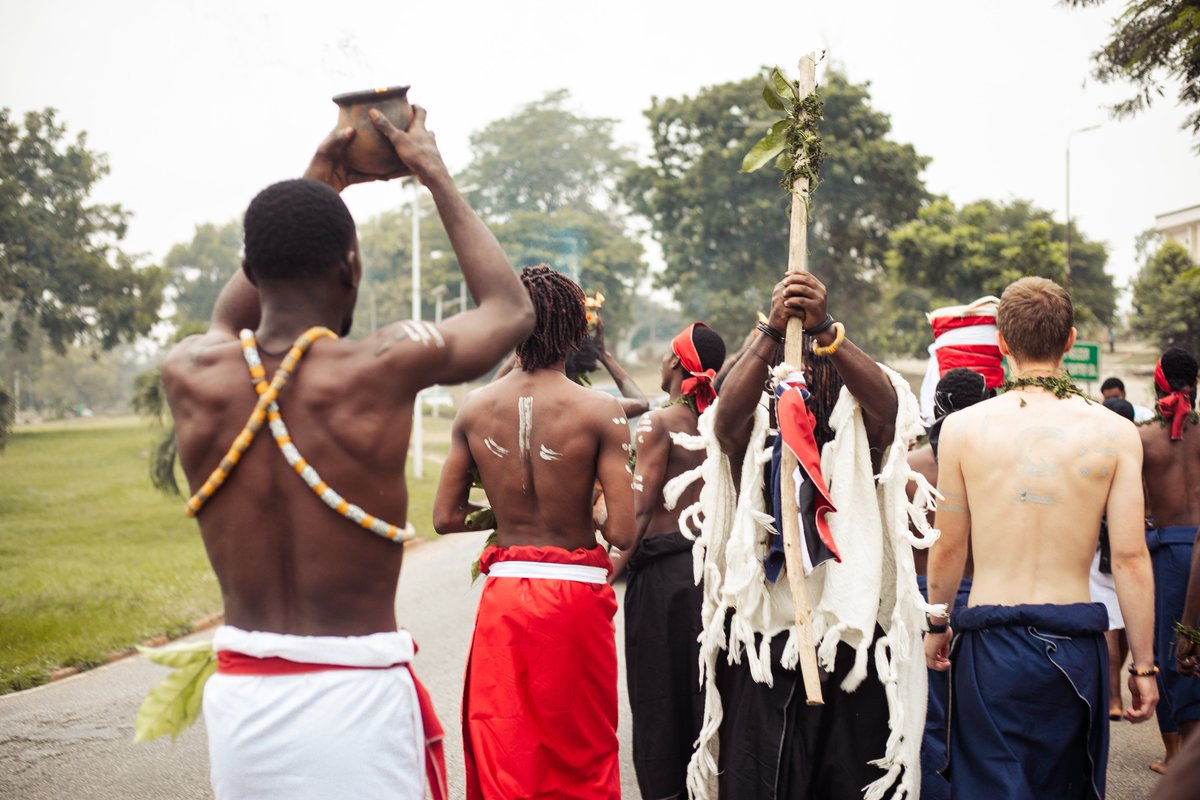 megborna's tweet photo. BODZO BADZAAA

Could sound not be more than vibration?
An invocation, a trembling vessel filled with ancestors?

In my Art practice, processional work re-inscribes art into civic life, making sound a social architecture where movements, spiritual rituals like libation and (1/2) https://t.co/wHlMQQ32fs